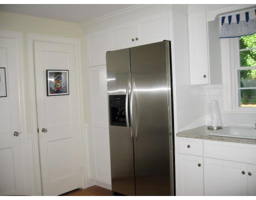 129 Burbank Road Longmeadow, MA 01106 - Photo 4 of 20