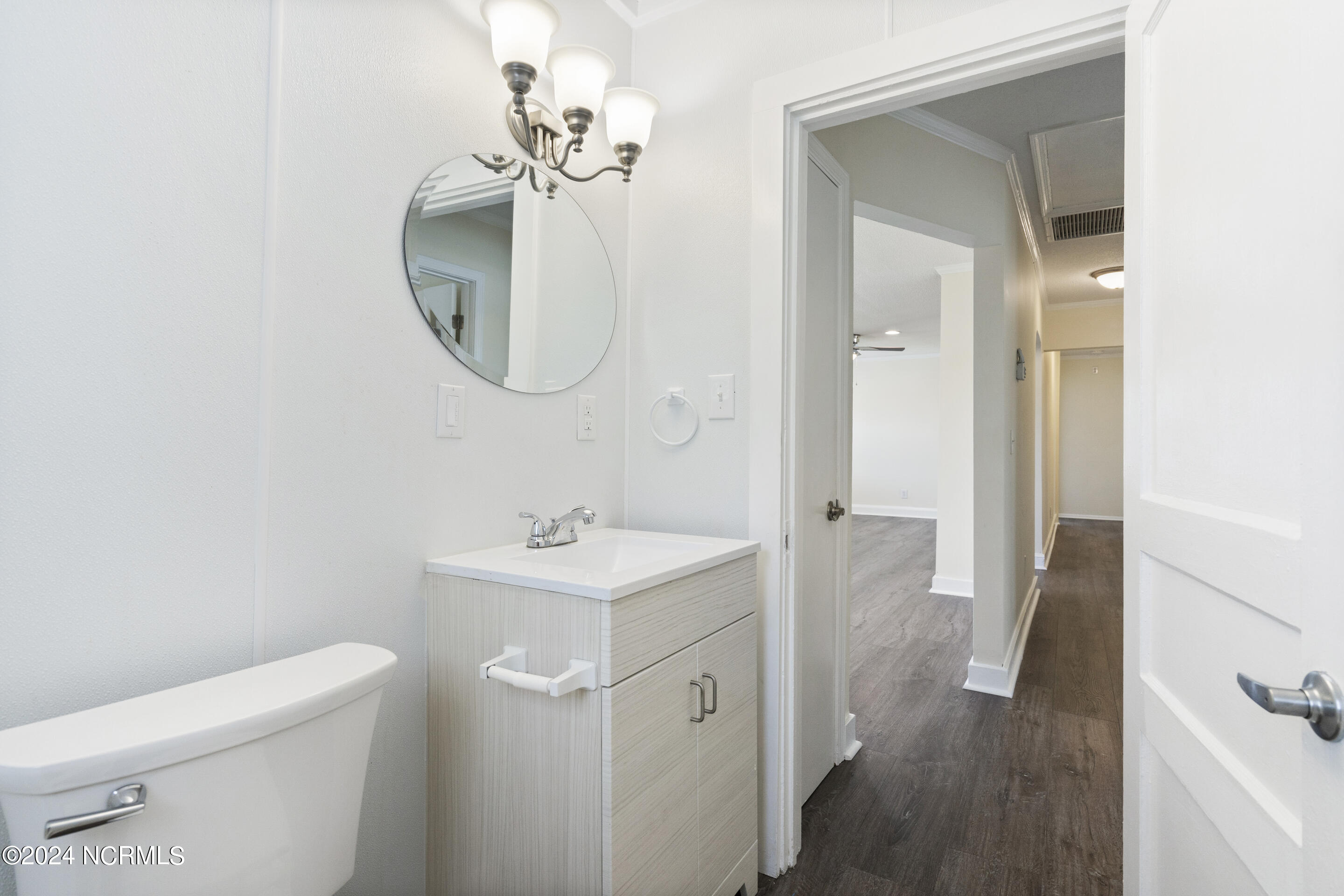 400 Judges Road Wilmington, NC 28405 - Photo 18 of 38 400 Judges Bathroom 1 2