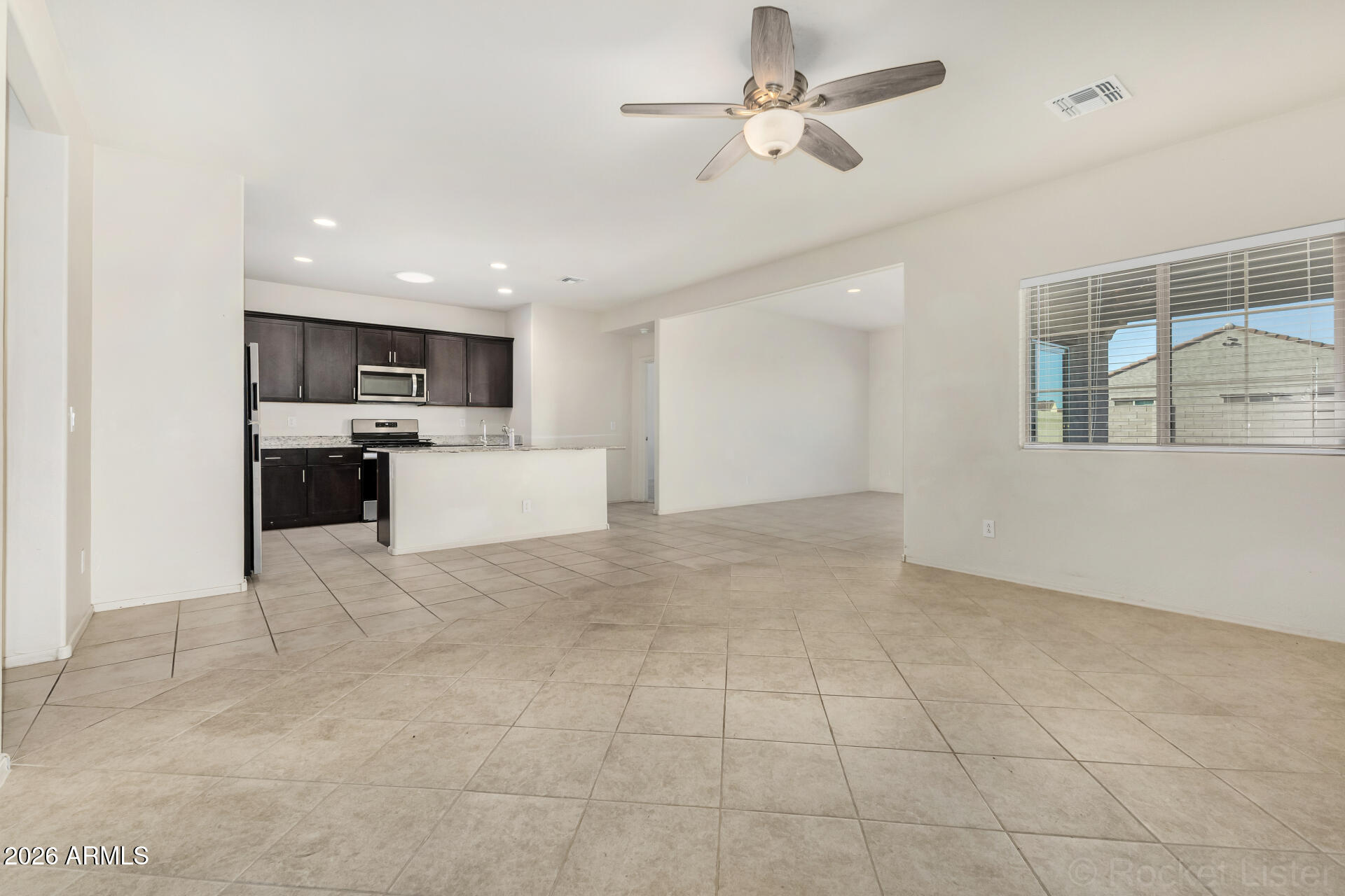 11128 West Bloch Road Tolleson, AZ 85353 - Photo 9 of 30 09 - Bloch