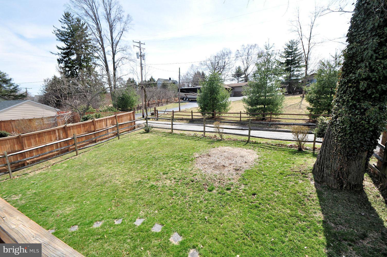 642 Coleraine Road Baltimore, MD 21229 - Photo 7 of 26 a view of a garden with an outdoor seating