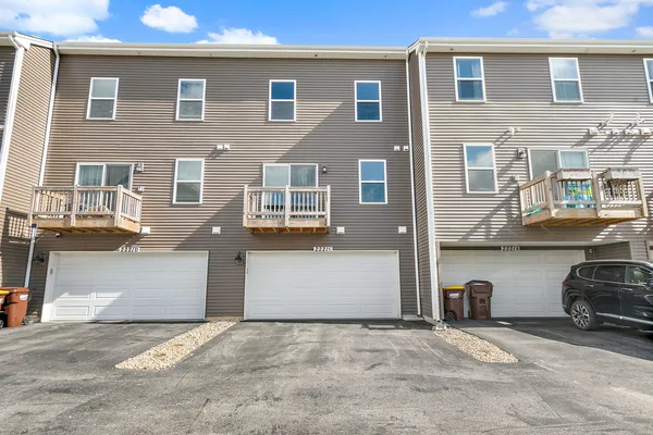 $269,900 | 2221 Sassafras Way, Unit C, Wonder Lake, IL 60097