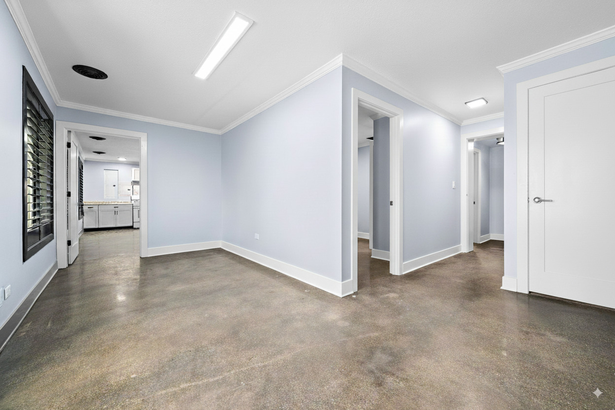 423 Funston Avenue, Unit 1R Highwood, IL 60040 - Photo 5 of 13 a view of an empty room