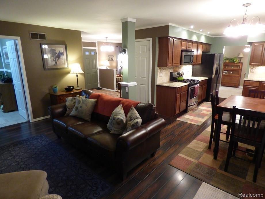 22563 Deerfield Road Novi, MI 48375 - Photo 15 of 44 P1190993.jpg
