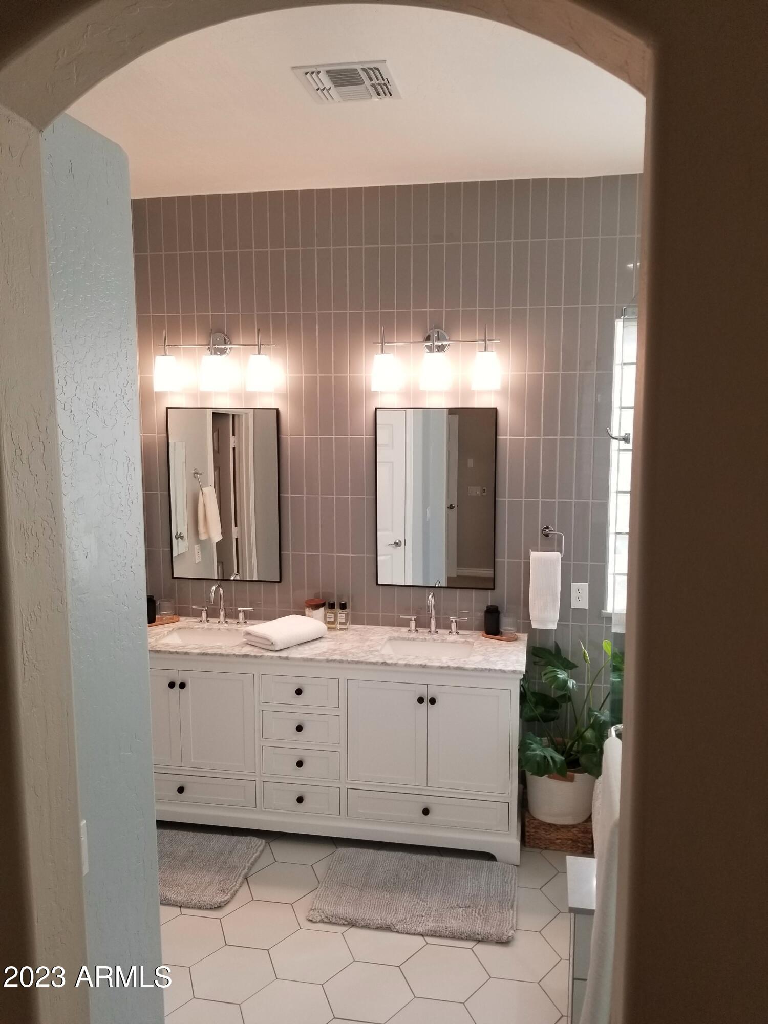 1448 North Rochester Drive Gilbert, AZ 85234 - Photo 26 of 48 20230919_150737_P
