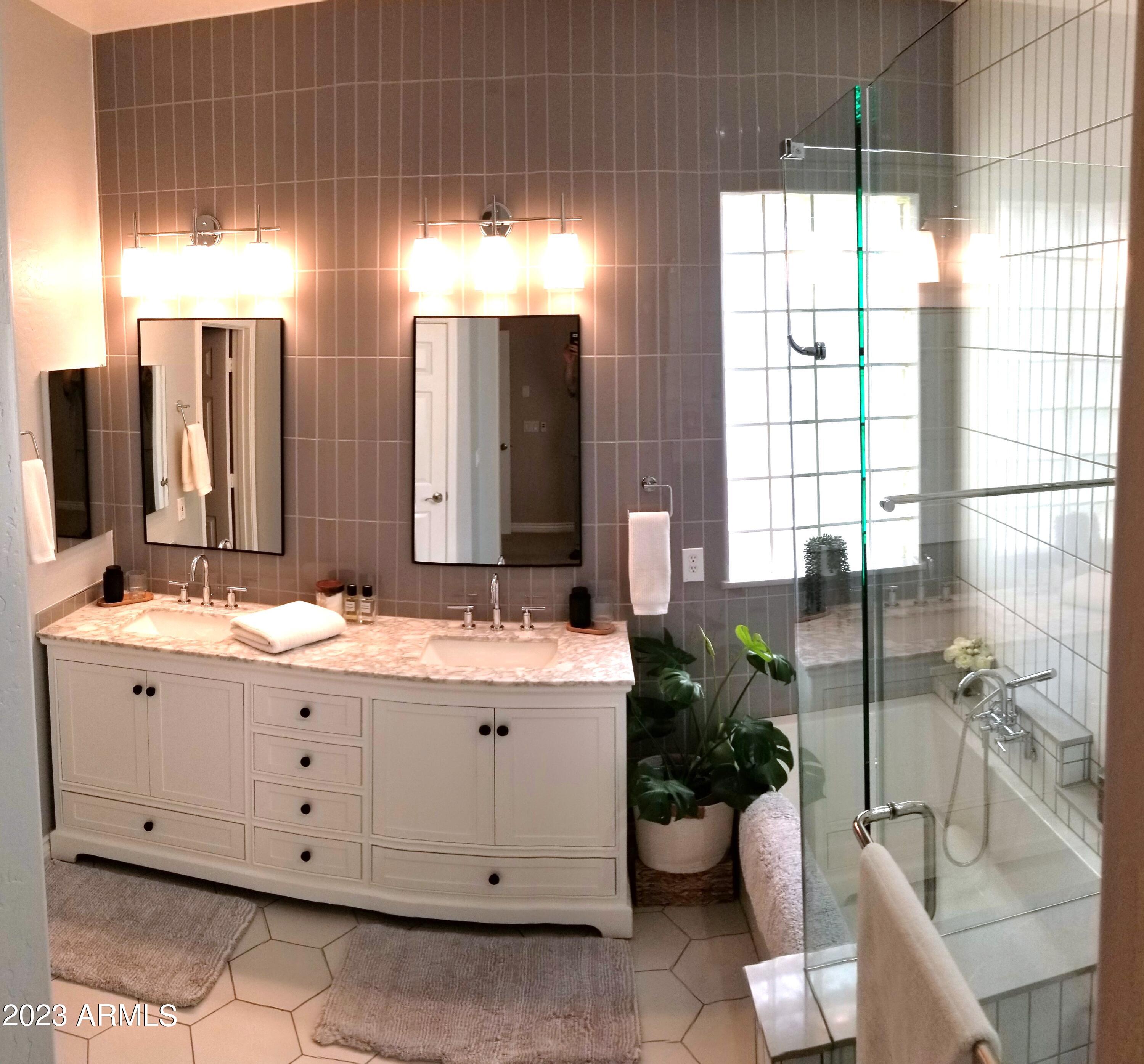 1448 North Rochester Drive Gilbert, AZ 85234 - Photo 28 of 48 20230919_150800_Pb