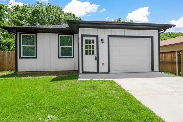 a front view of house with yard