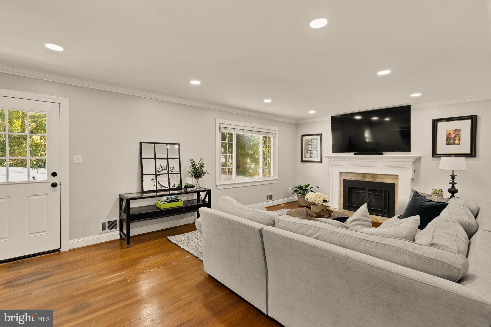 6405 Redwing Road Bethesda, MD 20817 - Photo 4 of 50 Family Room