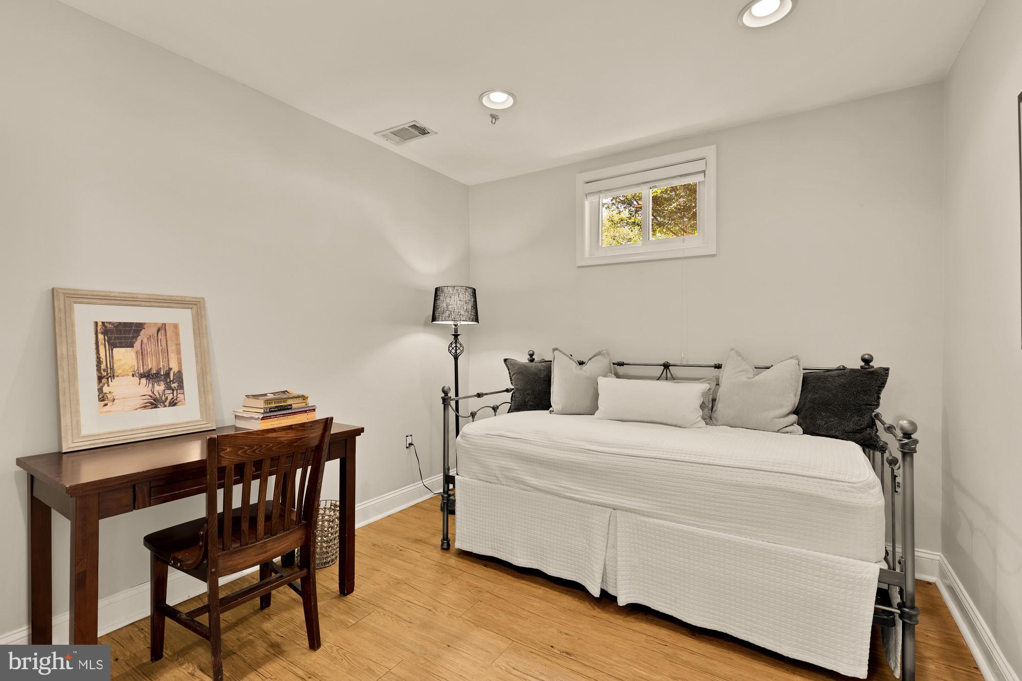 6405 Redwing Road Bethesda, MD 20817 - Photo 42 of 50 Den 2