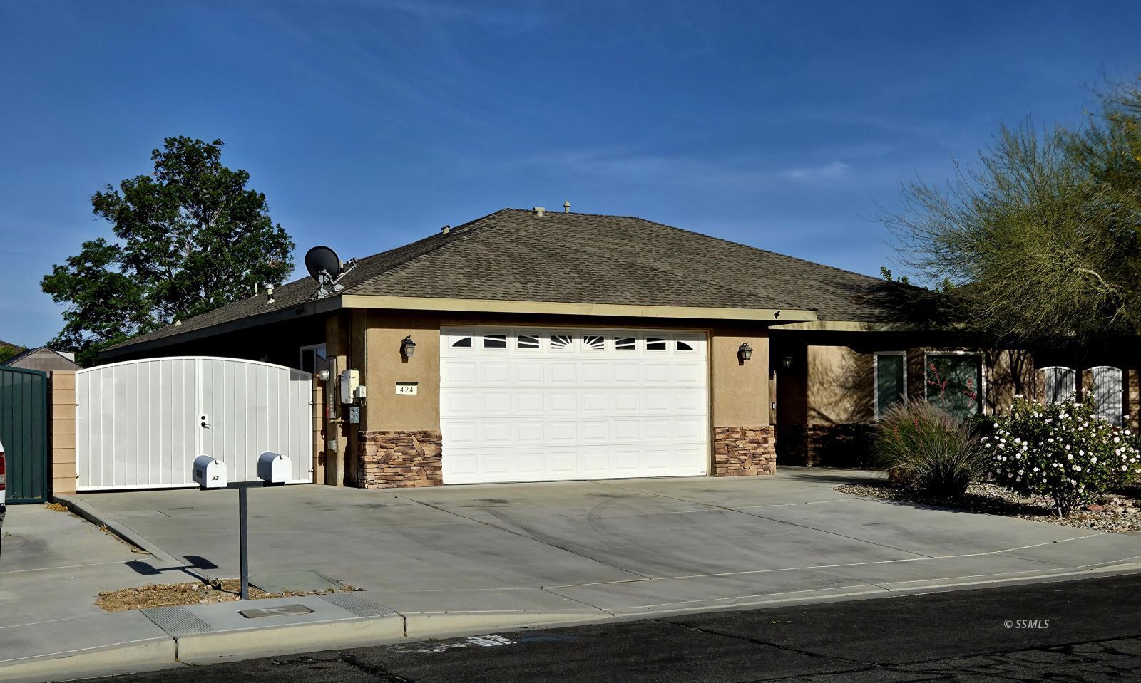 424 South Inyo Street Ridgecrest, CA 93555 - Photo 2 of 43