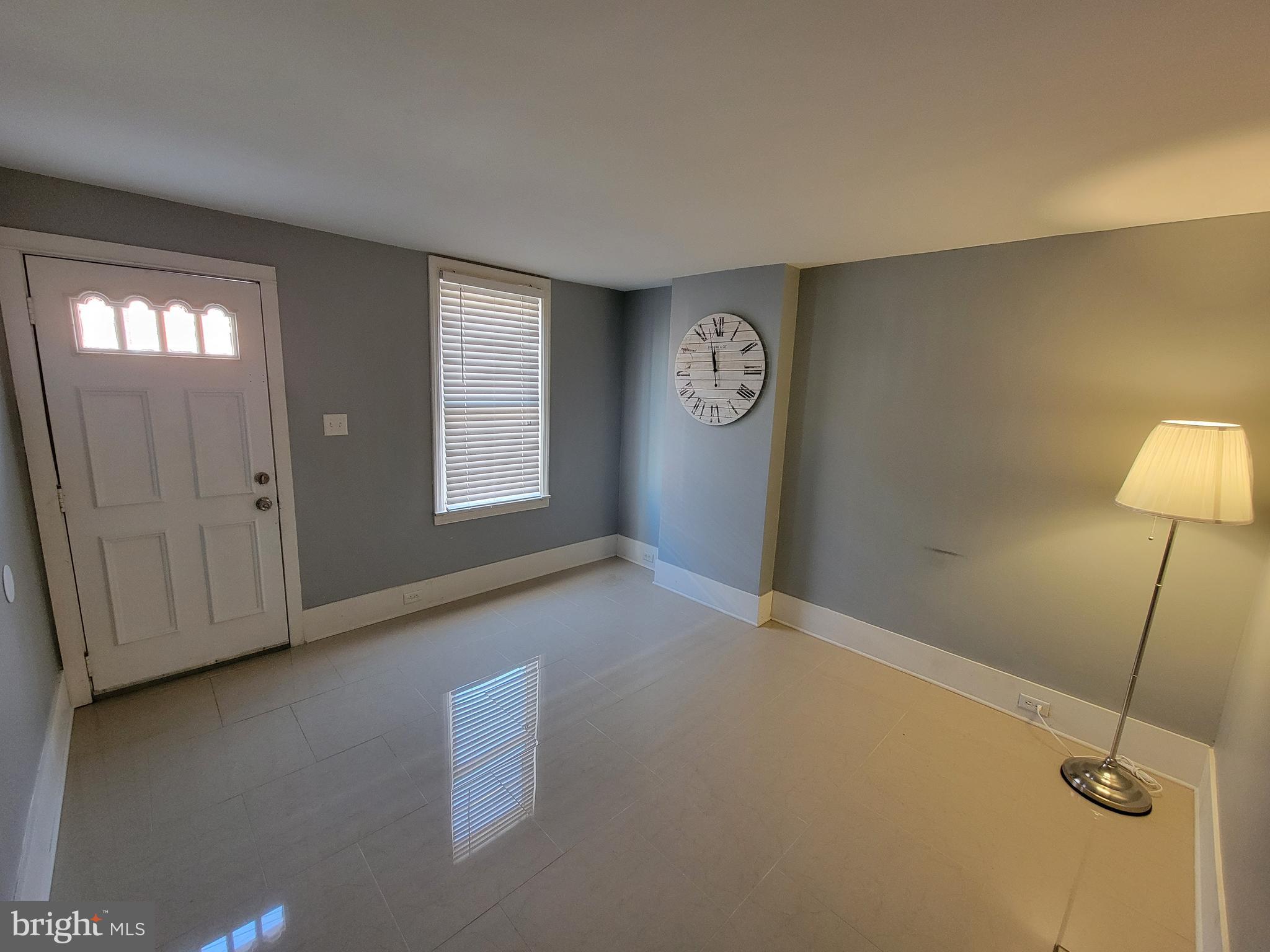 318 Ridgeway Street Gloucester City, NJ 08030 - Photo 4 of 22 Living Room View 2