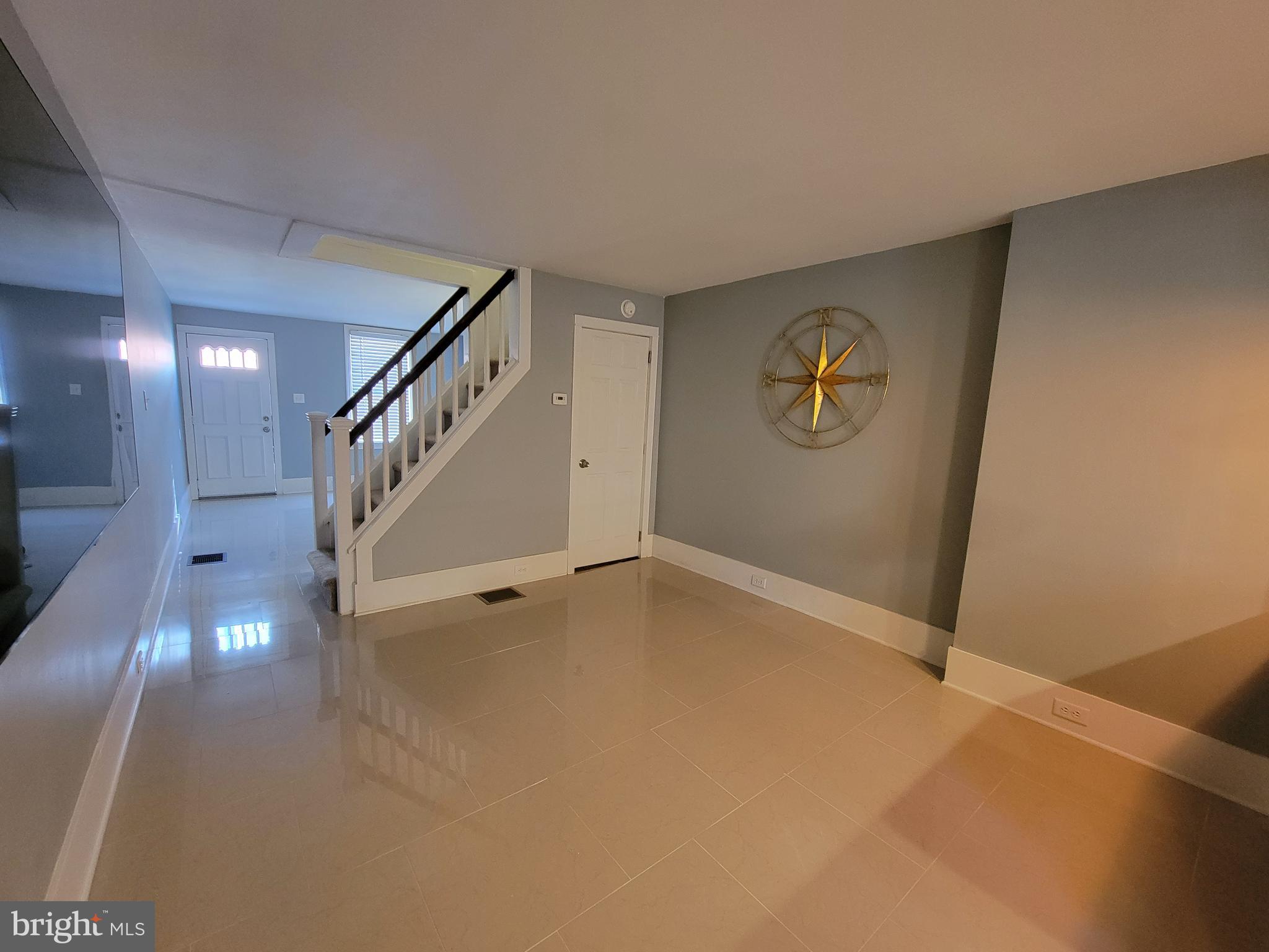 318 Ridgeway Street Gloucester City, NJ 08030 - Photo 6 of 22 Dining Room View 2