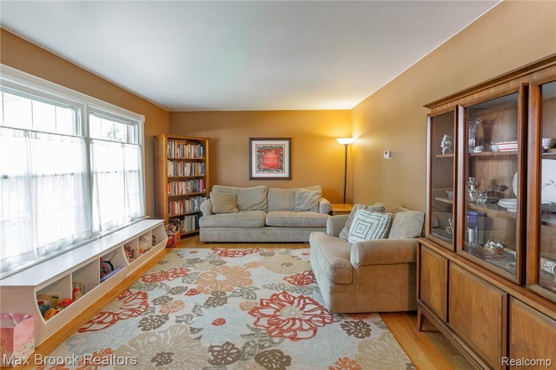362 Welch Road Northville, MI 48167 - Photo 2 of 23 Living Room