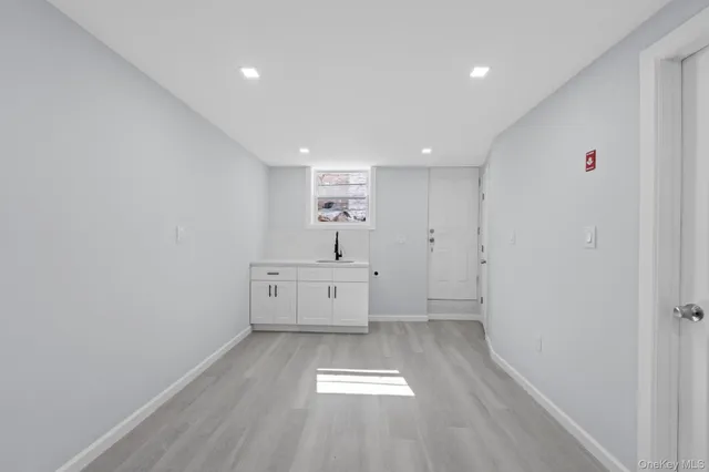 a view of utility room