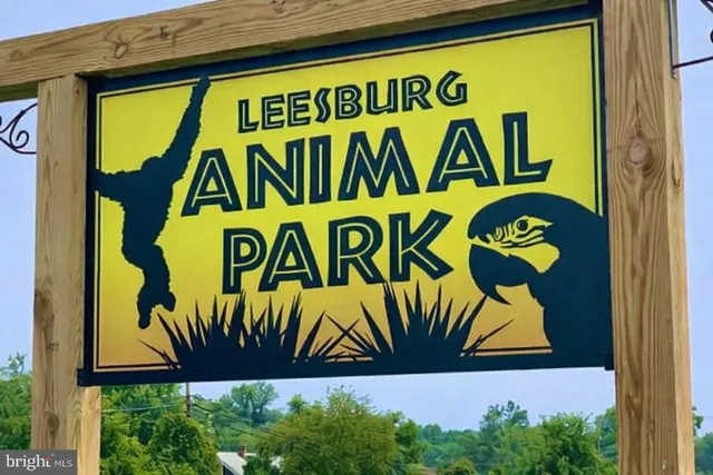 a sign that is on the wall of a building