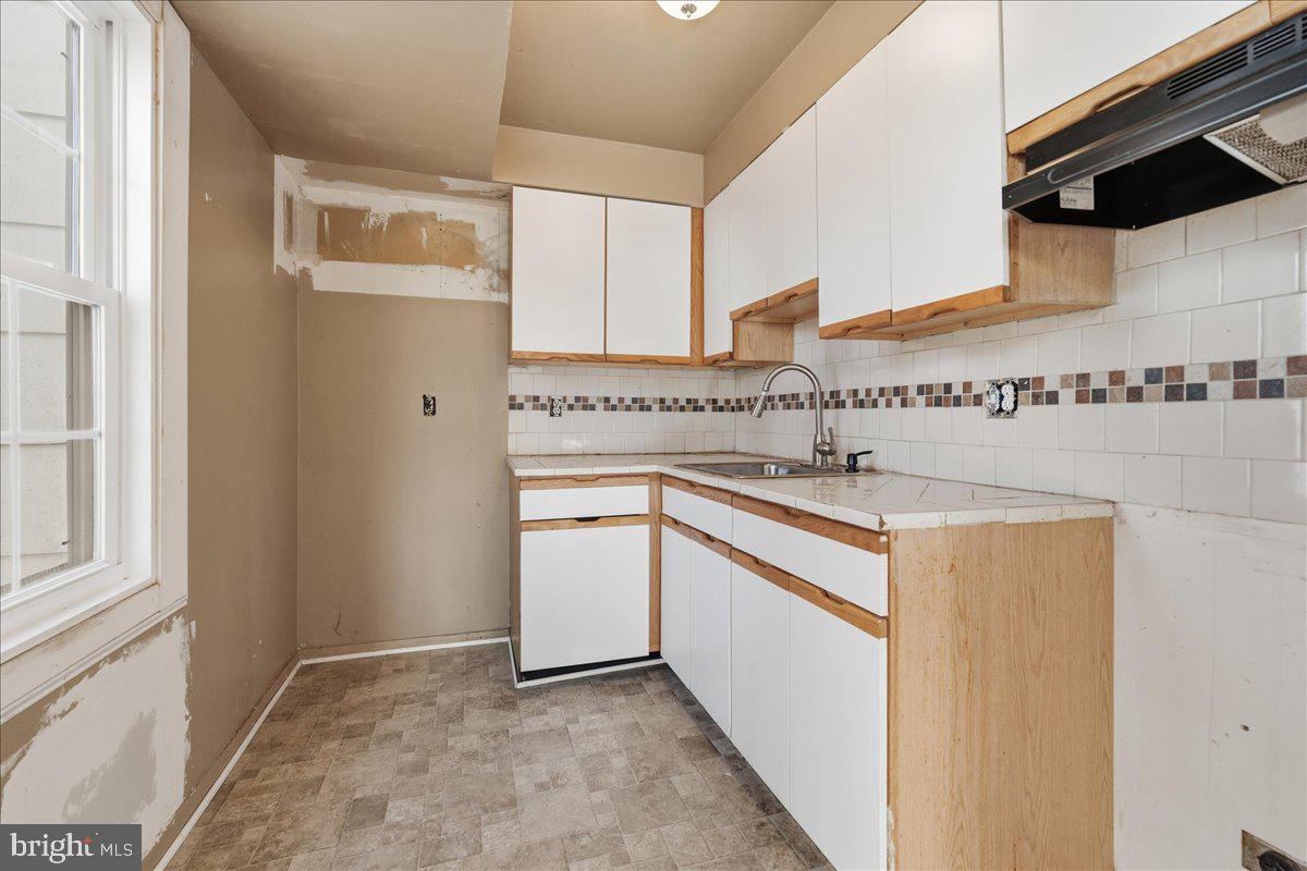 330 Shenandoah Street Southeast Leesburg, VA 20175 - Photo 8 of 17 a kitchen with stainless steel appliances a sink and a window
