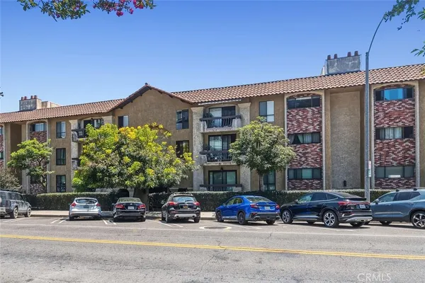 $435,000 | 7300 Franklin Avenue, Unit 449, Los Angeles, CA 90046