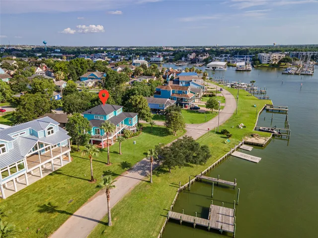 a view of an outdoor space