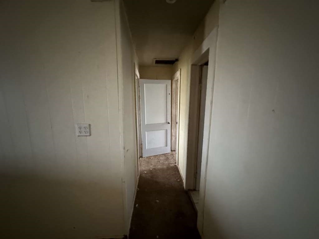 516 East Madison Street Lubbock, TX 79403 - Photo 17 of 18 a view of a hallway