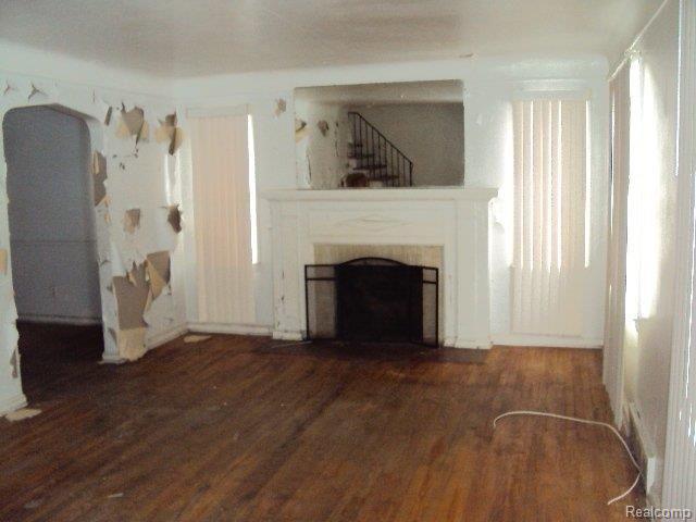 19475 Manor Detroit, MI 48221 - Photo 10 of 14 Living rm.JPG