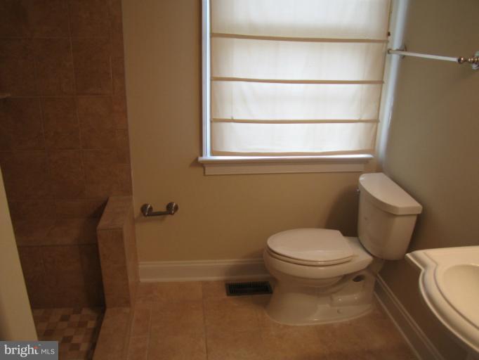 Main level full bath