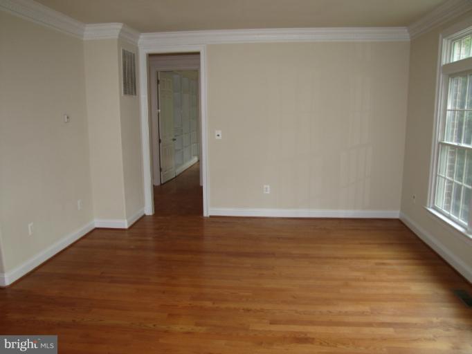 4009 Hummer Road Annandale, VA 22003 - Photo 8 of 23 Living Room