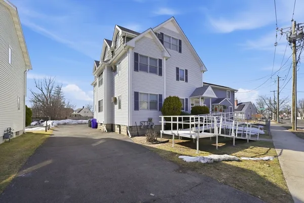 $525,000 | 890-892 St James Avenue, Springfield, MA 01104