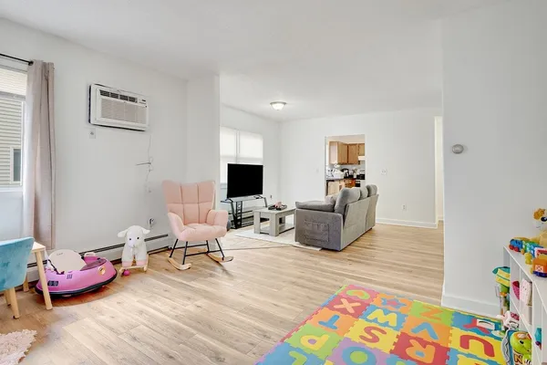 $525,000 | 890-892 St James Avenue, Springfield, MA 01104