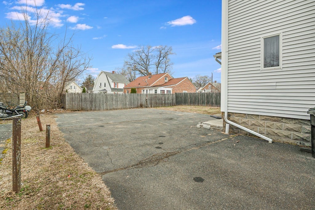 890-892 St James Avenue Springfield, MA 01104 - Photo 28 of 30 a view of a yard with a house