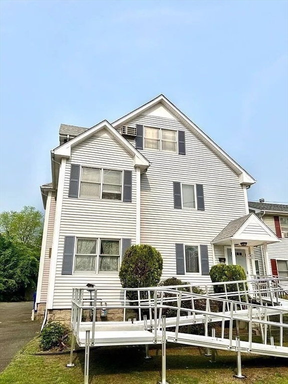 890-892 St James Avenue Springfield, MA 01104 - Photo 30 of 30 a front view of a house with balcony