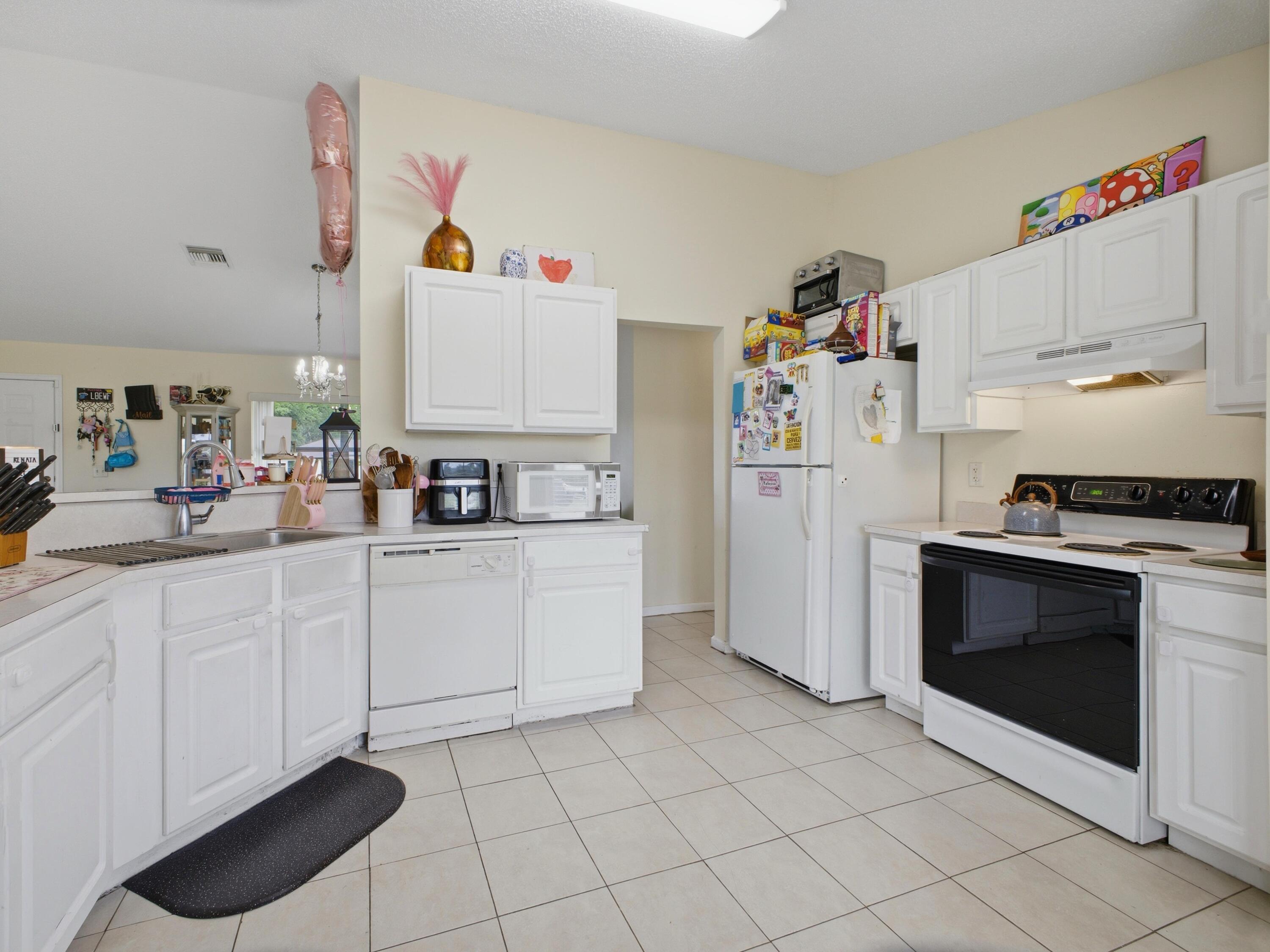 17770 93rd Road North The Acreage, FL 33470 - Photo 10 of 27 Kitchen