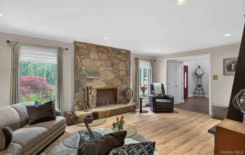 $1,399,999 | 12 Wildwood Drive, Dix Hills, NY 11746