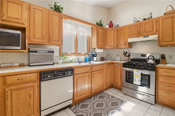 $585,000 | 8 Birchwood Drive, Bristol, RI 02809