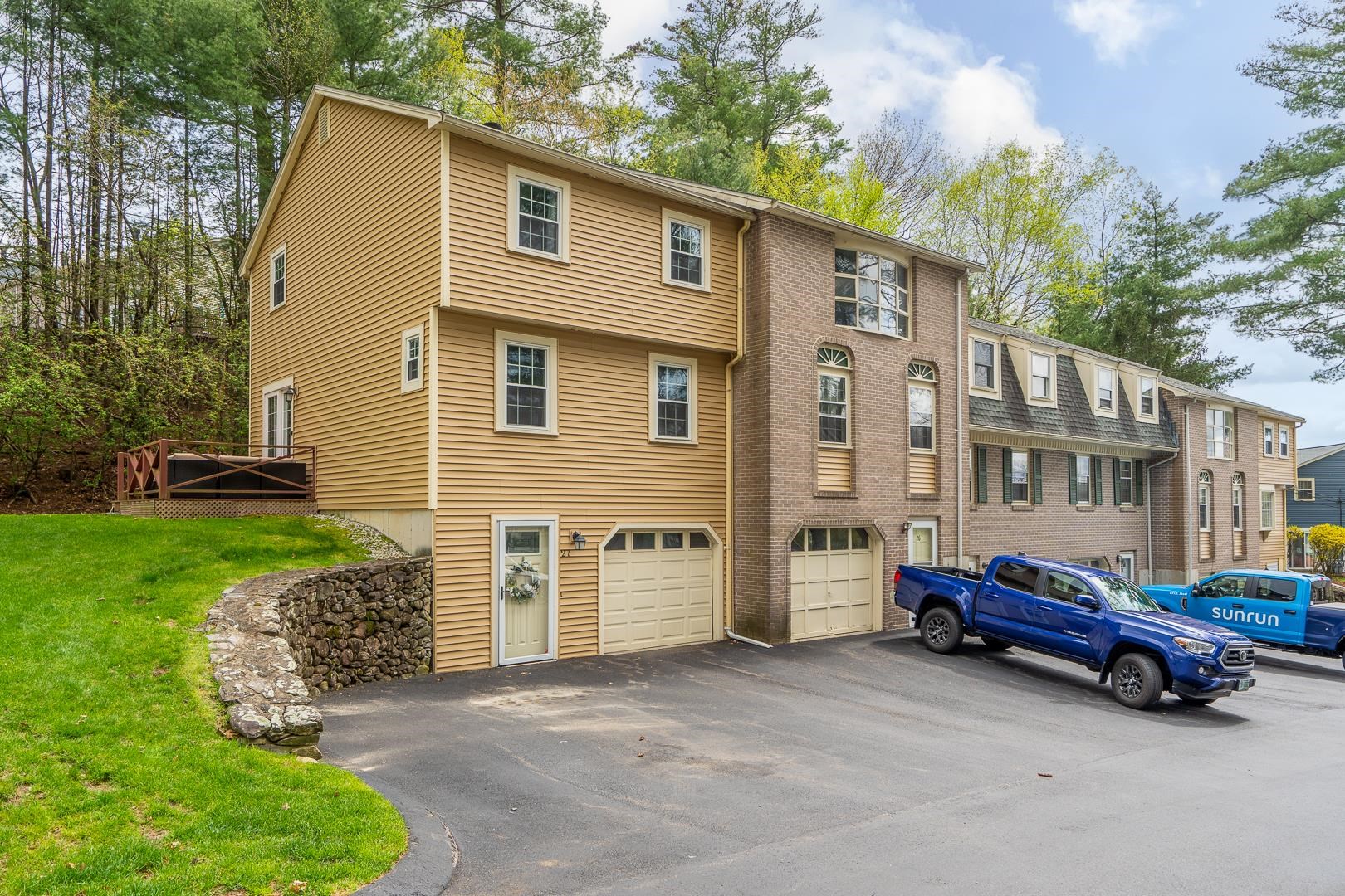 27 Cannongate III Road Nashua, NH 03063 - Photo 1 of 26 Gallery Image 1
