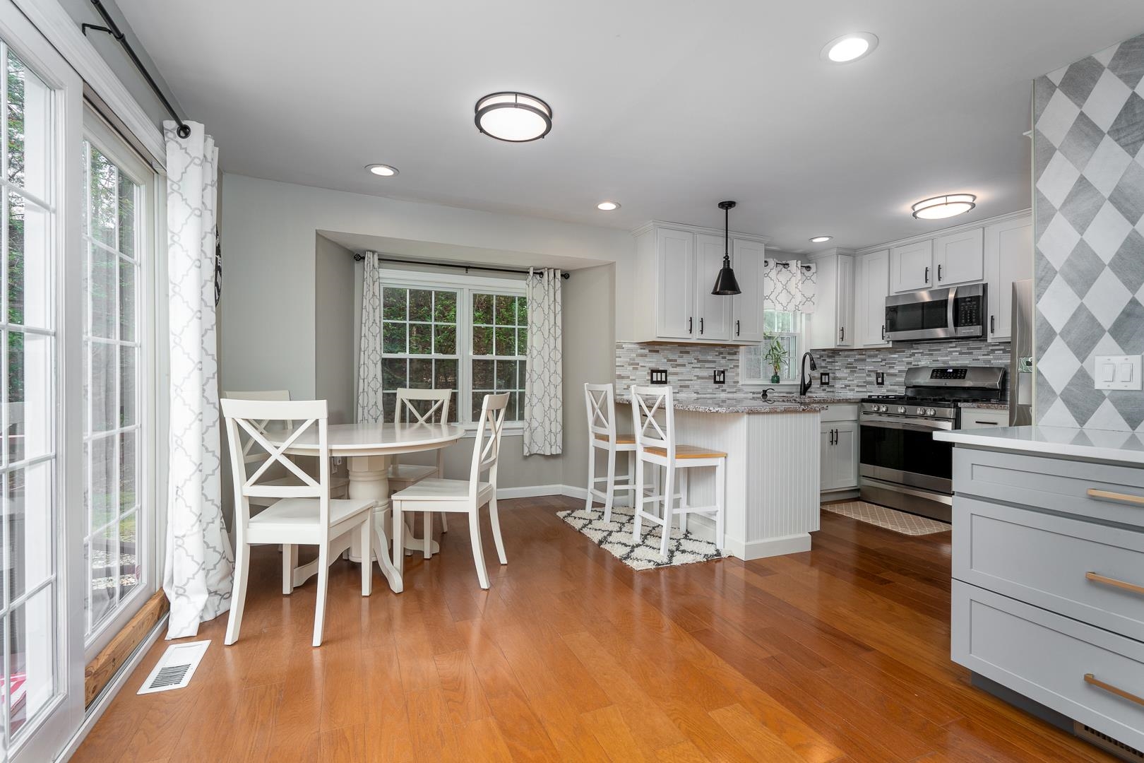 27 Cannongate III Road Nashua, NH 03063 - Photo 2 of 26 Gallery Image 2