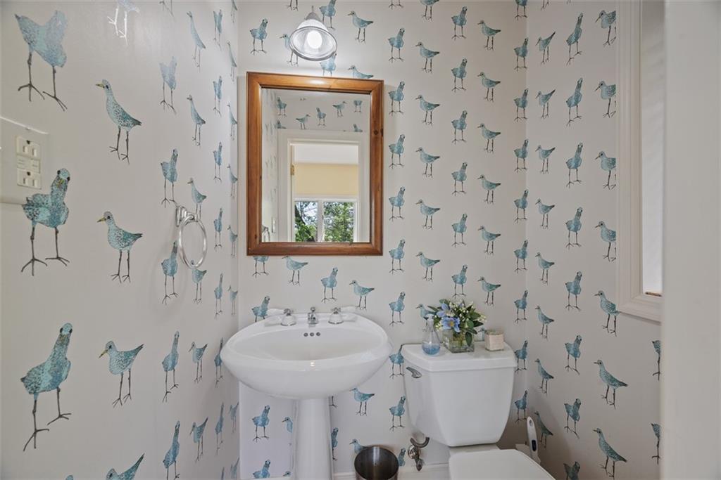 301 Hampton Road Pittsburgh, PA 15215 - Photo 18 of 47 1/2 bath on first floor