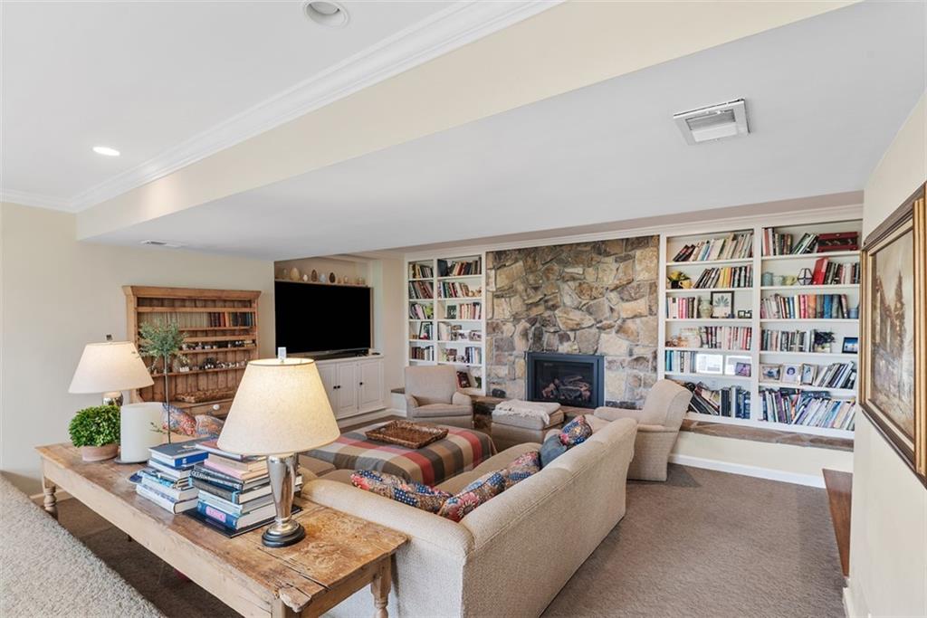 301 Hampton Road Pittsburgh, PA 15215 - Photo 19 of 47 Gallery Image 19