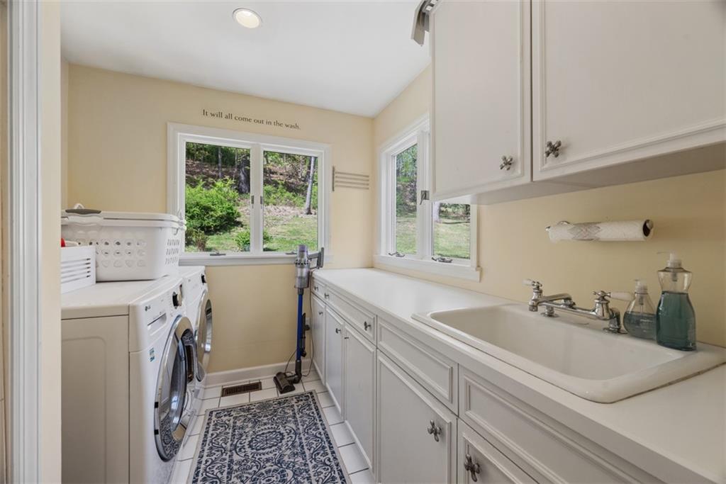 301 Hampton Road Pittsburgh, PA 15215 - Photo 42 of 47 2nd floor laundry