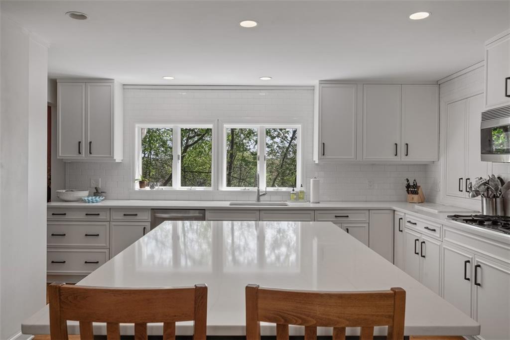301 Hampton Road Pittsburgh, PA 15215 - Photo 8 of 47 Gallery Image 8