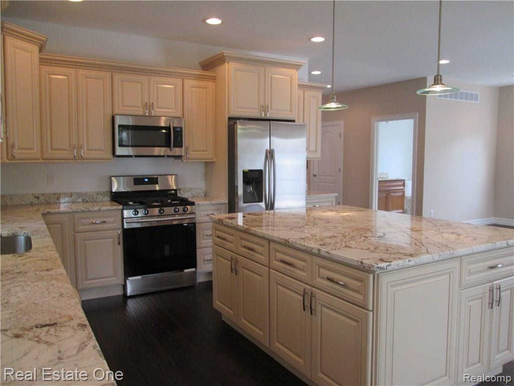 57 Maywood Avenue Pleasant Ridge, MI 48069 - Photo 16 of 44 IMG_0025 (1).jpg