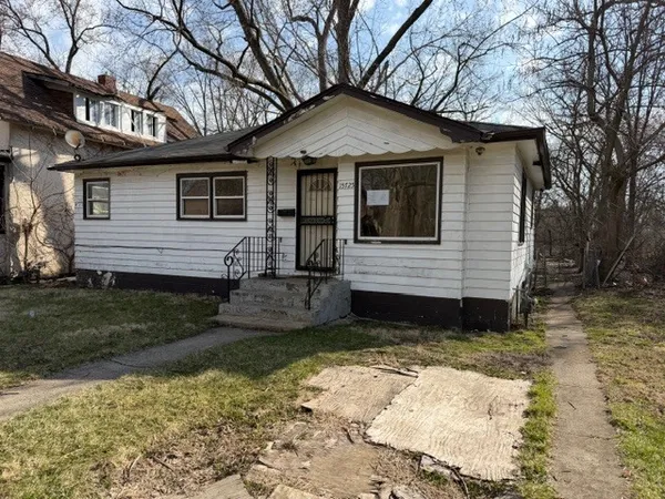 $59,900 | 15725 Loomis Avenue, Harvey, IL 60426
