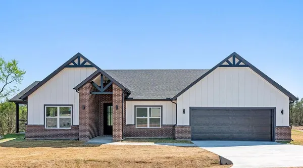 $390,000 | 5026 Elizabeth Street, Granbury, TX 76048