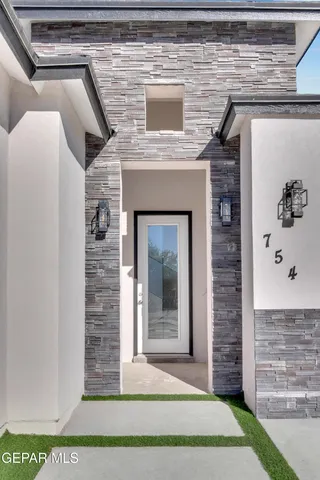 $329,950 | 350 Villa Bonita Road, Clint, TX 79836