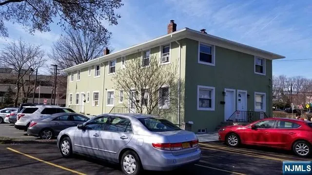 $1,950 | 715 East Palisade Avenue, Unit 3B, Englewood Cliffs, NJ 07632