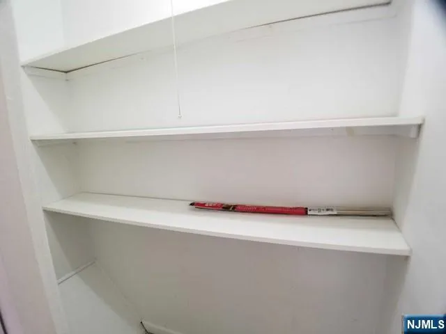 $1,950 | 715 East Palisade Avenue, Unit 3B, Englewood Cliffs, NJ 07632