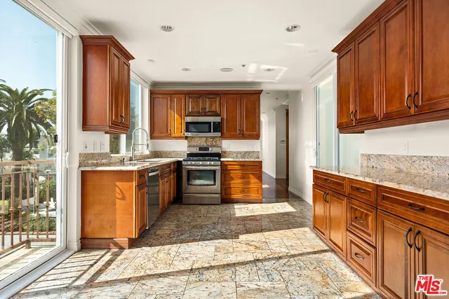 $6,300 | 632 North Kings Road, Unit 302, West Hollywood, CA 90048