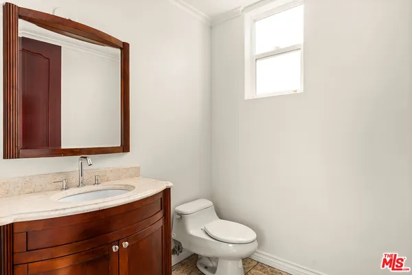 $6,095 | 632 North Kings Road, Unit 302, West Hollywood, CA 90048