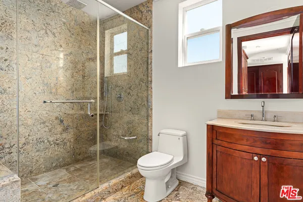 $6,095 | 632 North Kings Road, Unit 302, West Hollywood, CA 90048