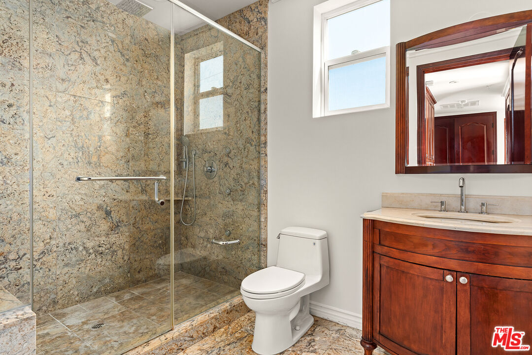 632 North Kings Road, Unit 302 West Hollywood, CA 90048 - Photo 9 of 13