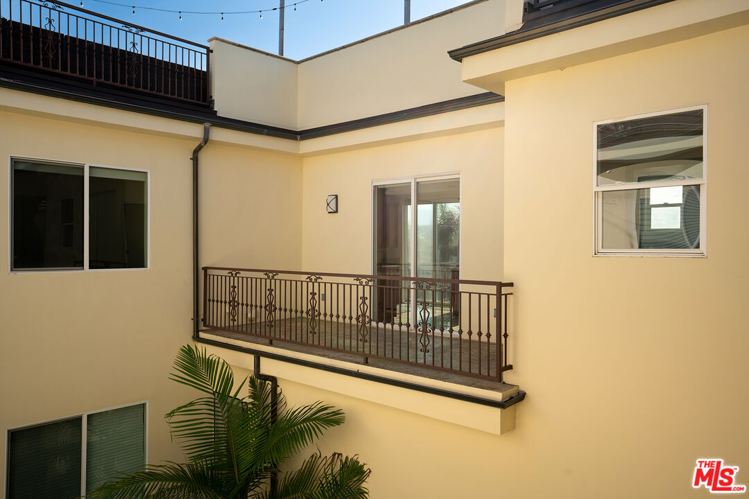 632 North Kings Road, Unit 302 West Hollywood, CA 90048 - Photo 10 of 13