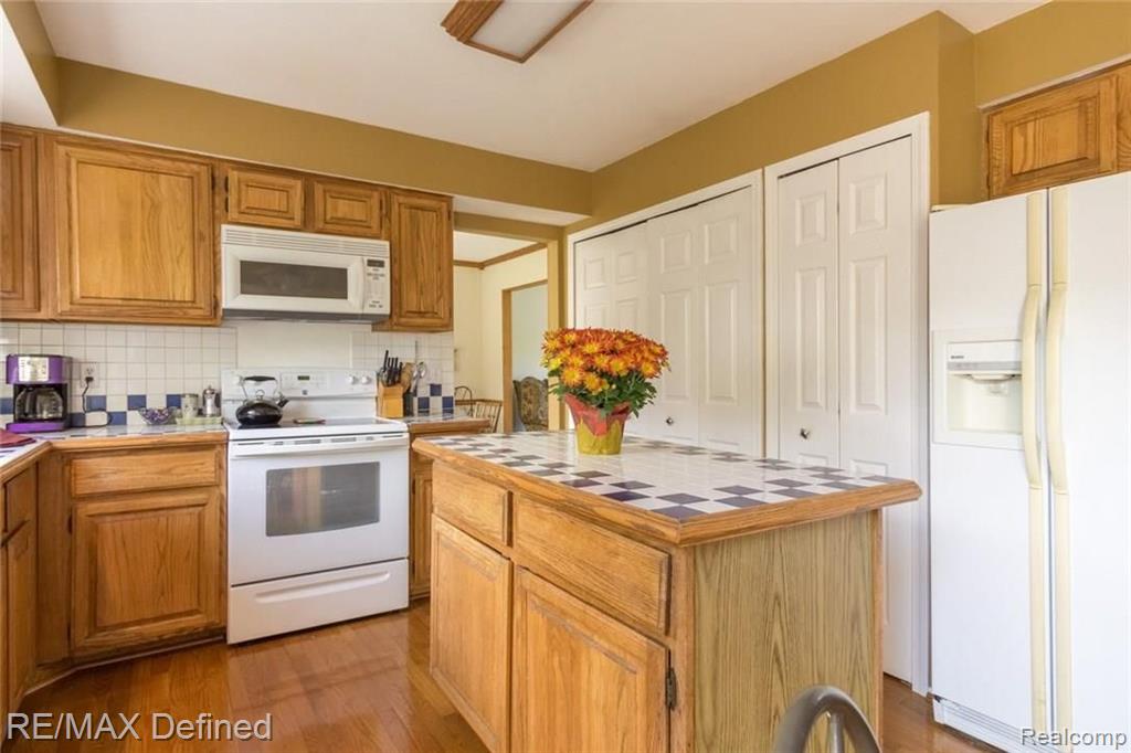 1708 Ridgecrest Rochester Hills, MI 48306 - Photo 15 of 42